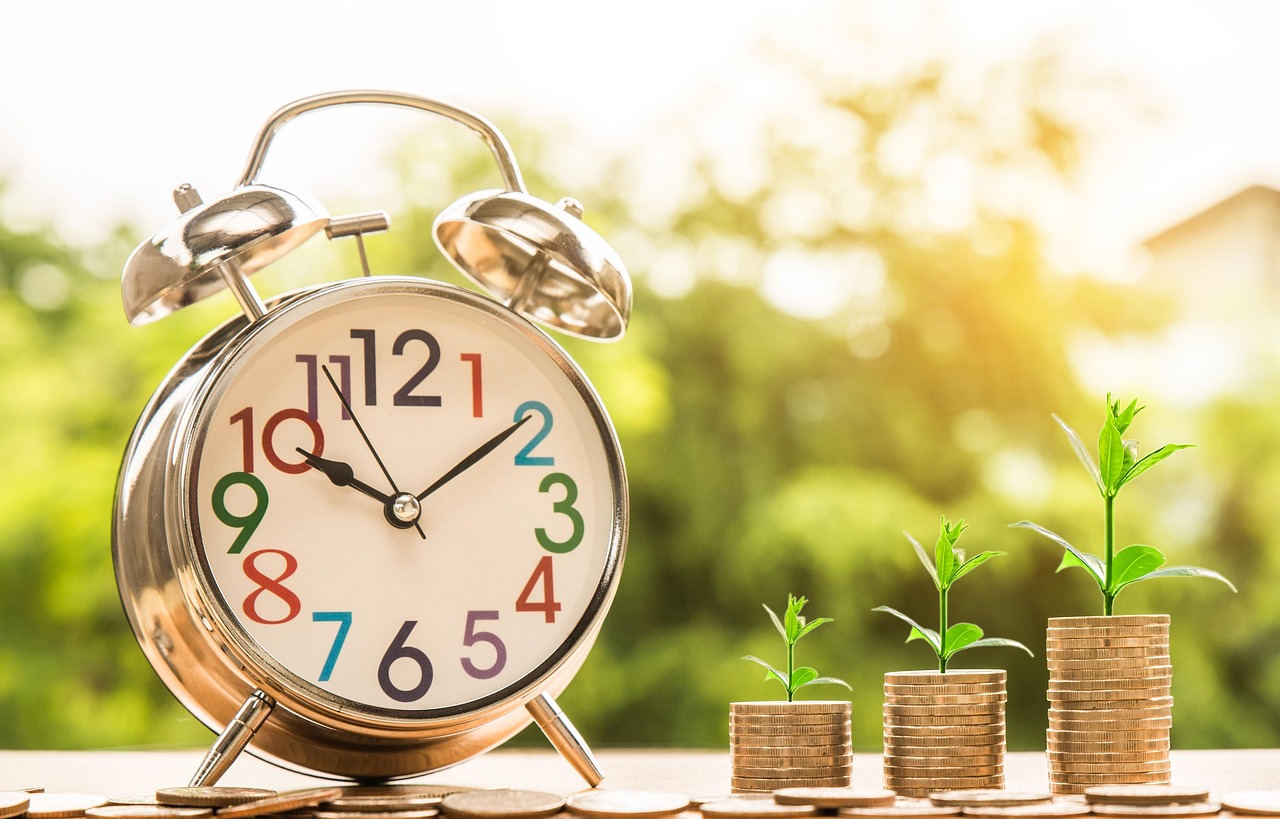 Microeconomics vs Macroeconomics; Which one first?